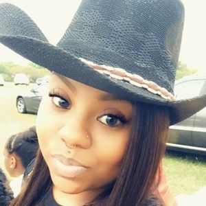 Meet your Posher, Shayla